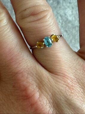 Beautiful 9k Gemstone Ring